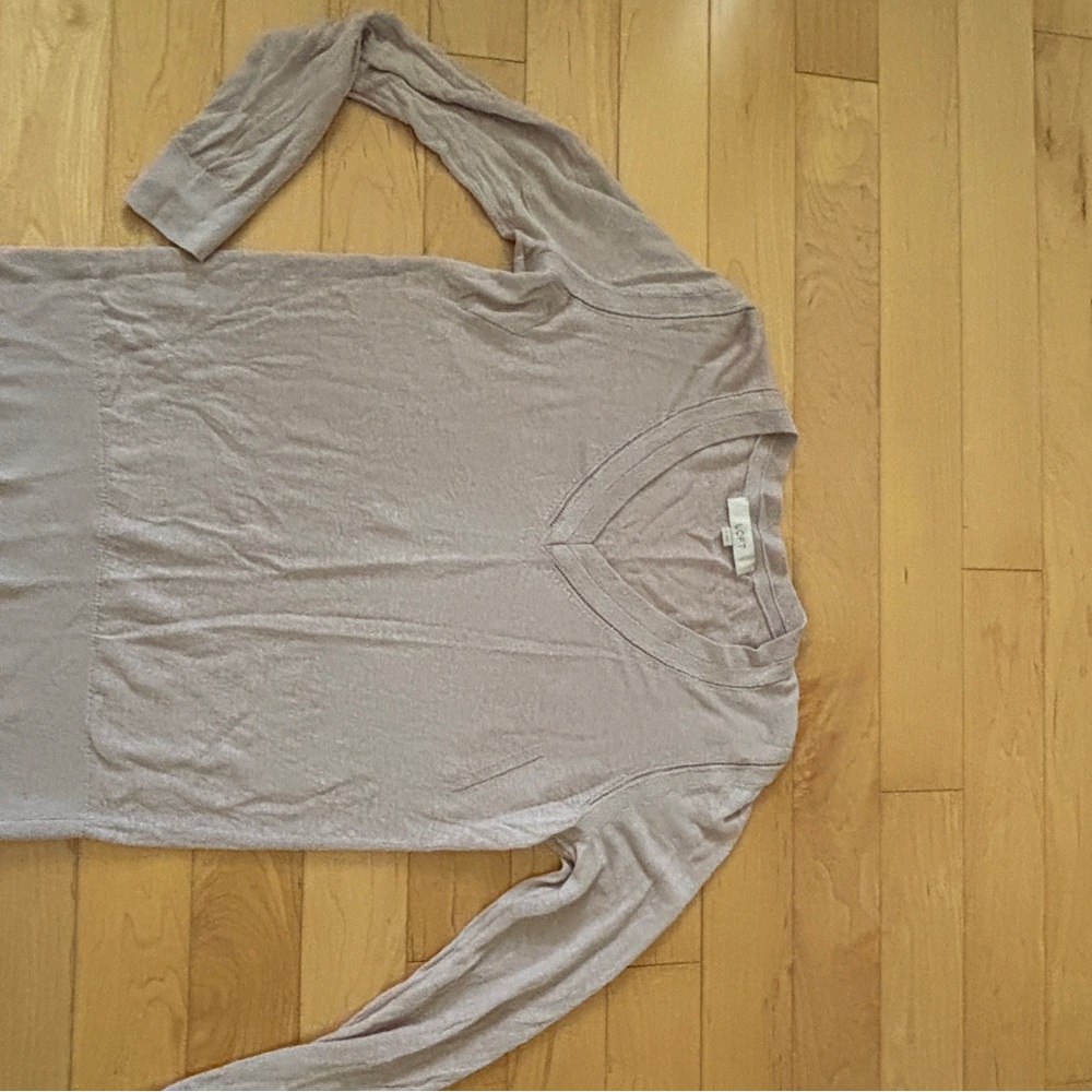 Women's V-Neck Long Sleeve Top - Light bage
